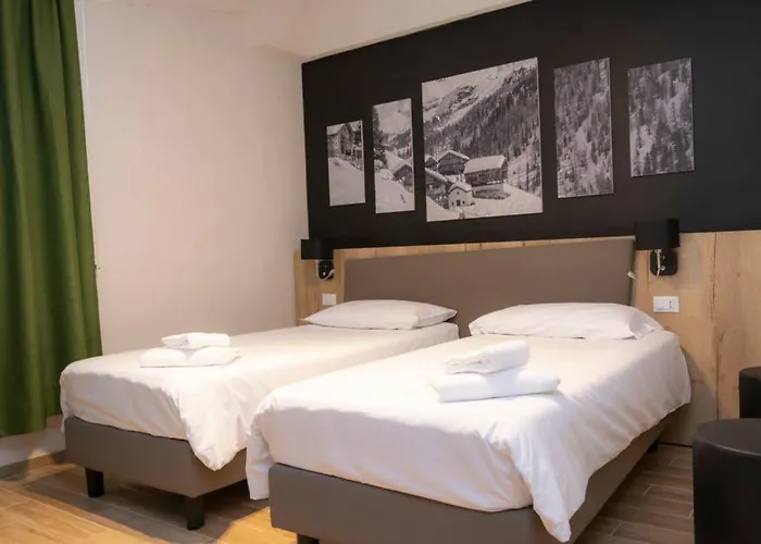 Hotel Petit Palais 3*